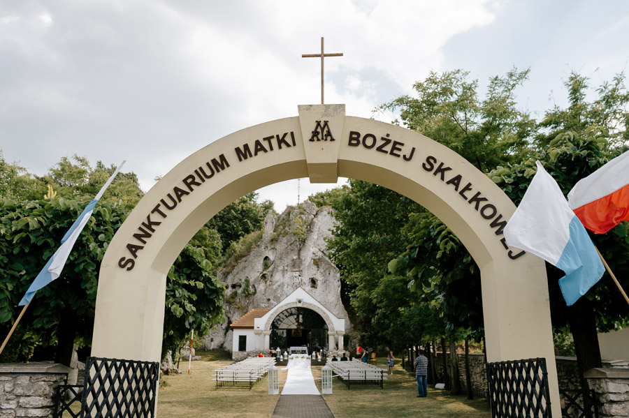 Sanktuarium Matki Bożej Skałkowej Ślub plenerowy w Sanktuarium Matki Bożej Skałkowej