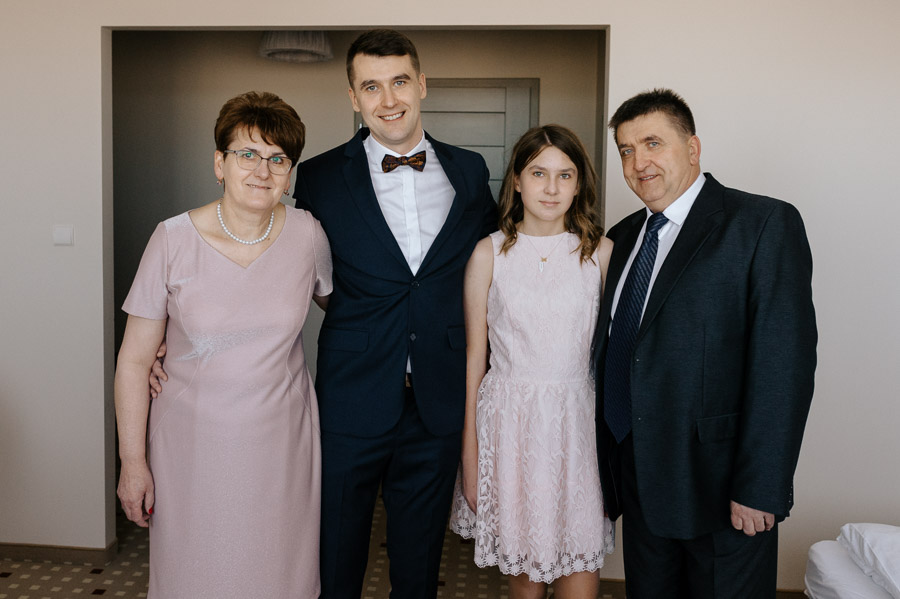 Zdjęcia grupowe z rodzicami Zdjęcia grupowe z rodzicami podczas przygotowań