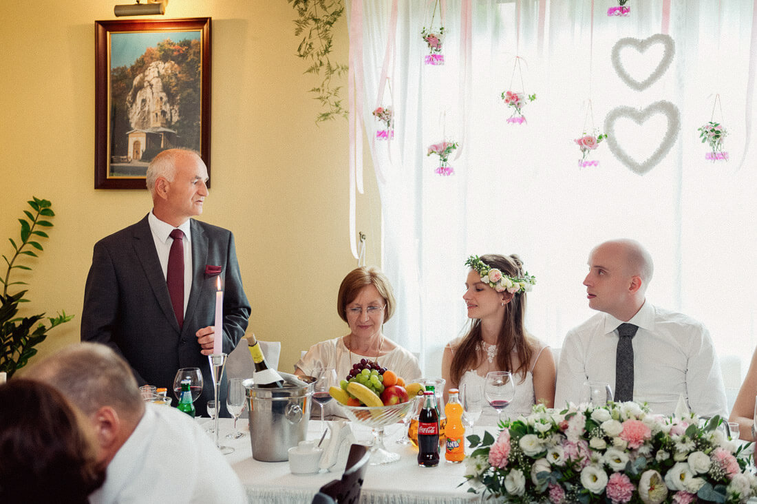 Stół weselny i para młoda, Najlepsze zdjęcia ślubne, Fotograf na ślub kościelny