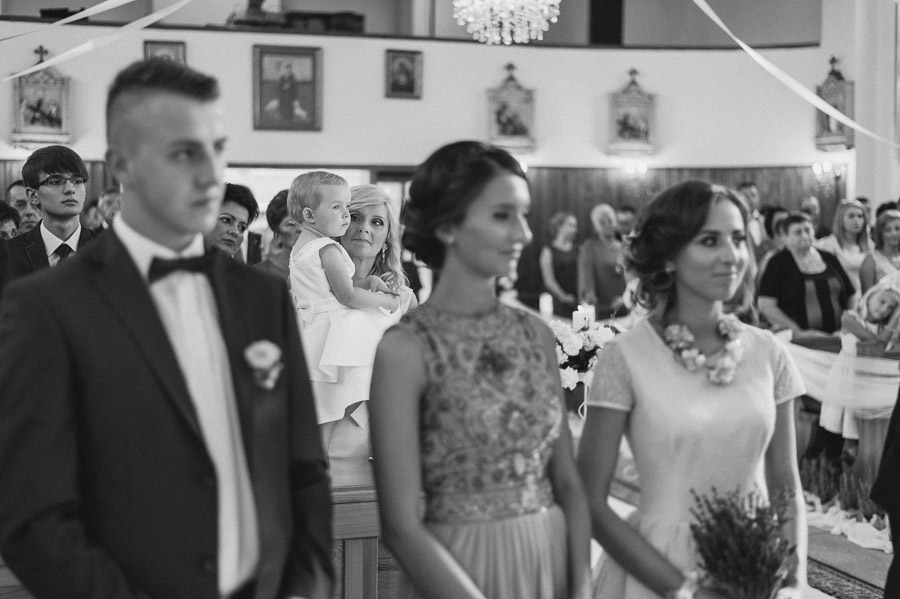 Fotografia Ślubna Olkusz - Sfotografowani Marcin Pluta Slub kościelny, Goście, Fotograf na ślub, Reportaż zdjęciowy ze ślubu