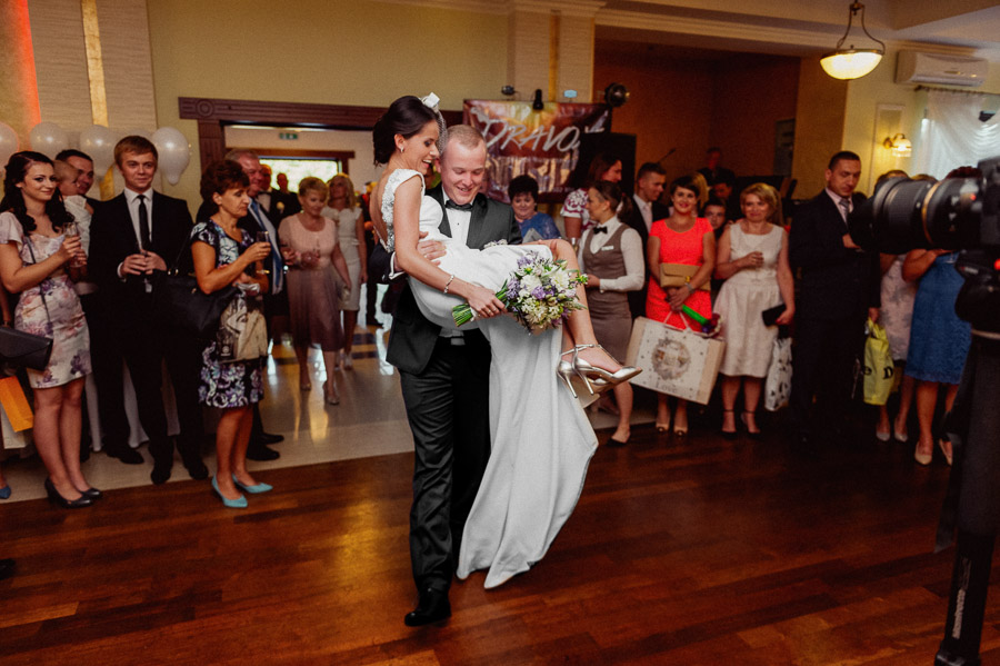 Fotografia Ślubna Olkusz - Sfotografowani Marcin Pluta Wejście na salę, Fotografia ślubna Olkusz, Fotografia ślubna