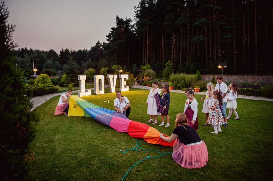 Fotografia Ślubna Olkusz - Sfotografowani Marcin Pluta Zabawy weselne, Najlepszy fotograf ślubny Olkusz, Romantyczna sesja Olkusz