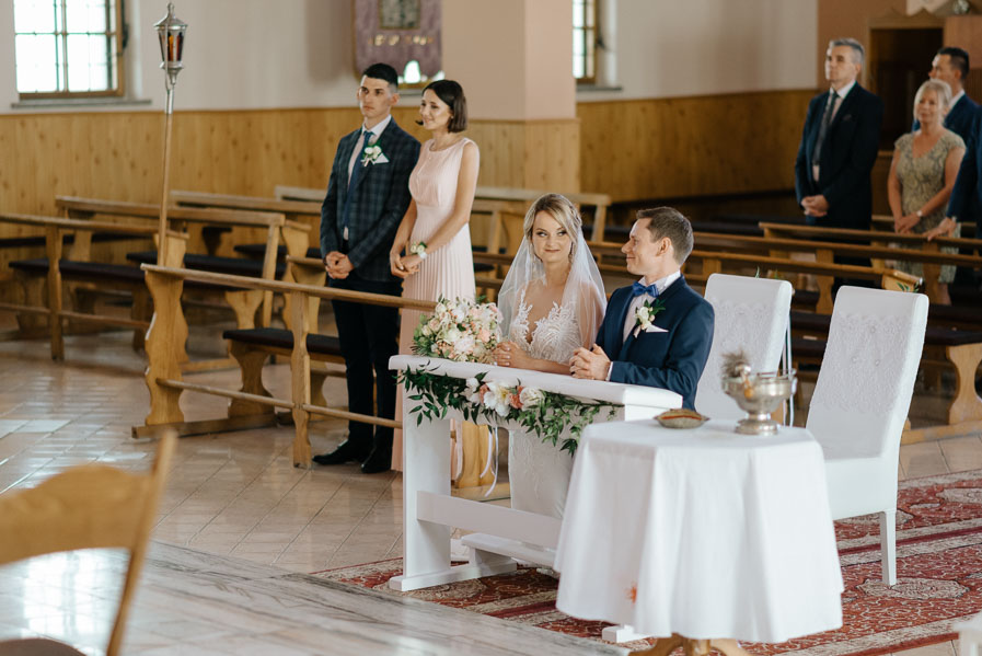 Fotograf ślubny Kraków - Sfotografowani Marcin Pluta Uśmiechnięta Para Młoda, Uchwycony moment na ślubie, Romantyczna sesja ślubna