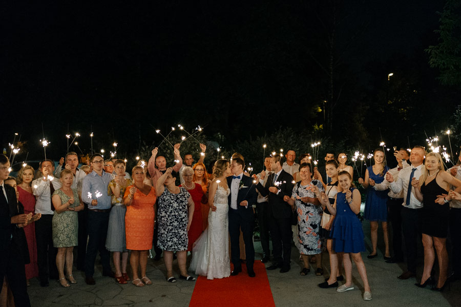 Zdjęcia ślubne Kraków - Sfotografowani Marcin Pluta Zimne ognie na weselu, Fotograf ślubny Kraków, Zabawa weselna Kraków