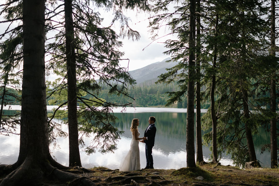 Ślubna sesja plenerowa w górach, Piękne światło na zdjęciach ślubnych, Fotografia ślubna plenerowa