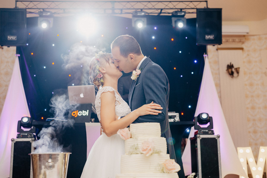 Pocałunek na weselu, Fotograf Śląskie, Sfotografowane wesele, Fotograf na ślub
