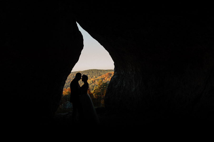 Para Młoda w jaskini