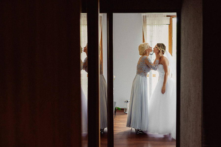 Fotografia Ślubna Śląsk - Sfotografowani Marcin Pluta Pocałunek, Śląsk obyczaje ślubne, Zdjęcia z wesela