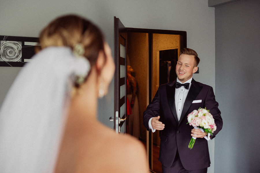 Fotografia Ślubna Śląsk - Sfotografowani Marcin Pluta Powitanie Pana Młodego, Zdjęcia ślubne, Fotograf na wesele