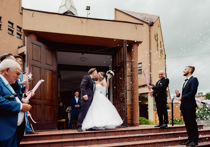 Fotografia Ślubna Śląsk - Sfotografowani Marcin Pluta Pocałunek po ślubie, Romantyczny Ślub, Najlepszy fotograf ślubny