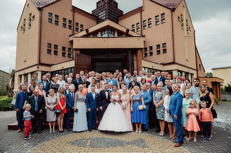 Fotografia Ślubna Śląsk - Sfotografowani Marcin Pluta Zdjęcie grupowe, Kościół pw. św. Elżbiety Węgierskiej w Częstochowie, Sesja naturalna ślubna, Piękna sesja ślubna