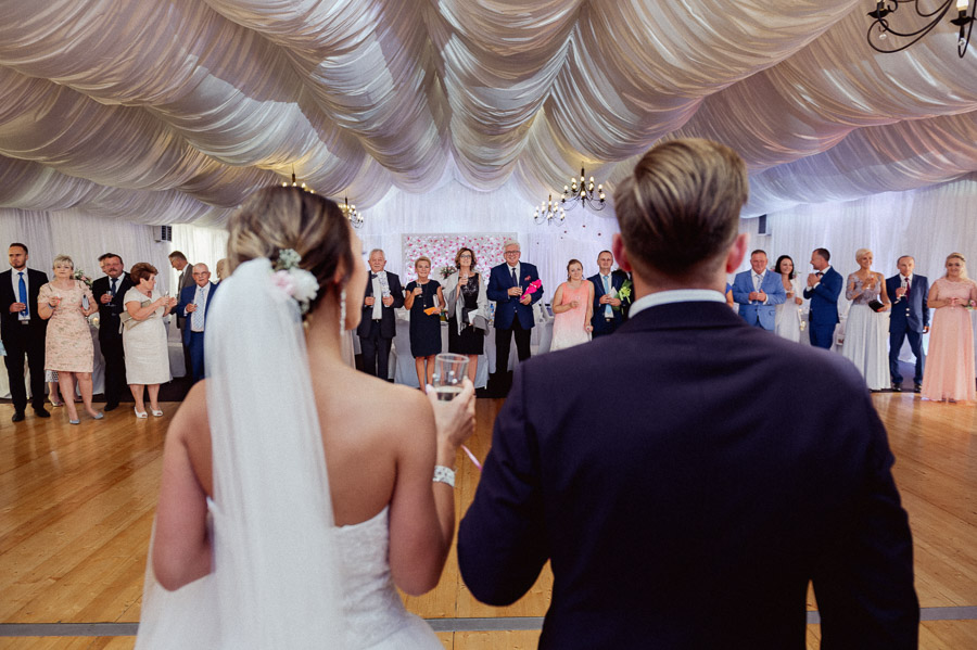 Fotograf ślubny Śląsk - Sfotografowani Marcin Pluta Namiot weselny, Ślubny reportaż naturalny, Śląsk zdjęcia ślubne