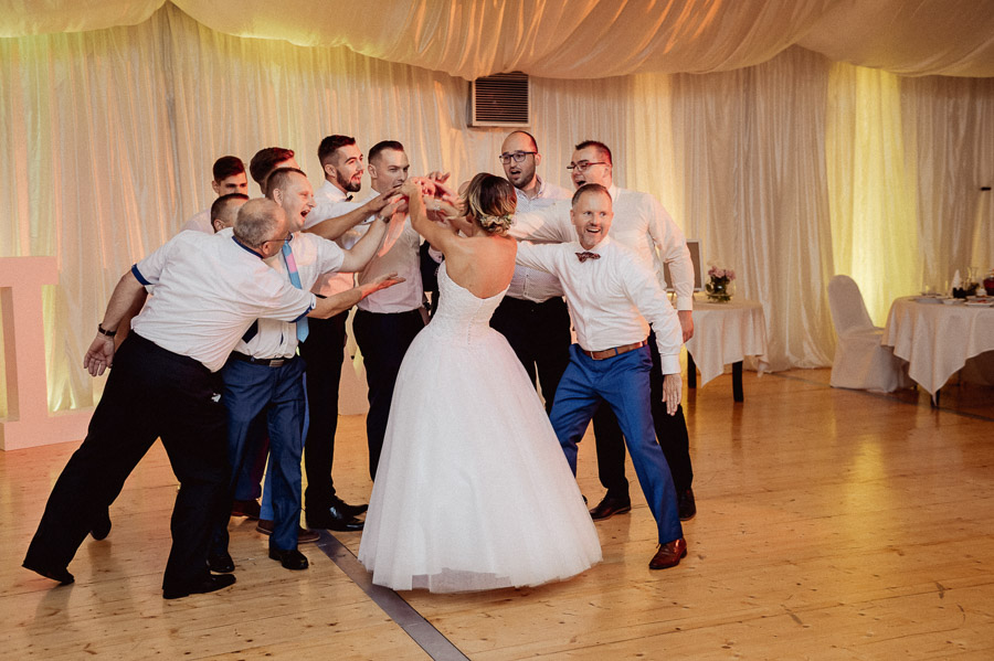 Chłopaki na weselu, Fotograf ślubny Śląsk, Zabawa weselna Śląsk