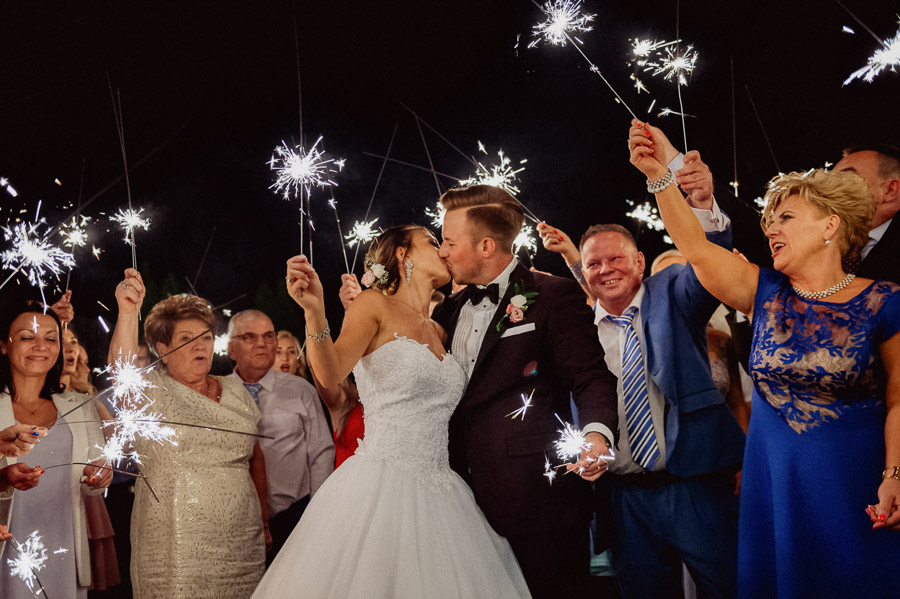 Fotograf ślubny Śląsk - Sfotografowani Marcin Pluta Sztuczne ognie i Para Młoda, Fotografia Śląsk, Oczepiny, Śląsk zdjęcia ślubne