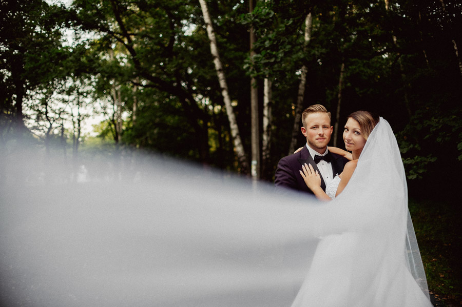 Piękne światło na zdjęciach ślubnych, Fotografia ślubna plenerowa