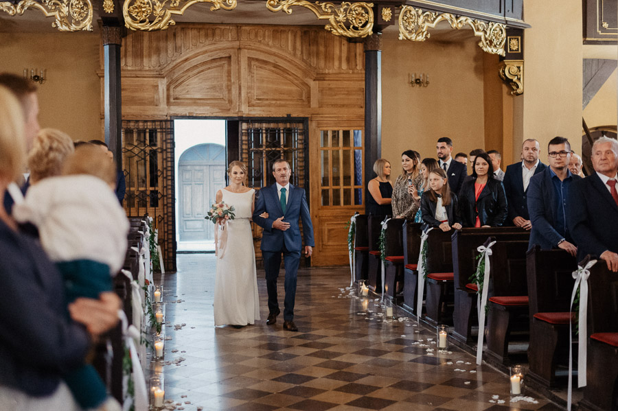 Wejście Pani Młodej do kościoła, Fotograf ślubny i weselny Olkusz, Zdjęc z reportażu ślubnego