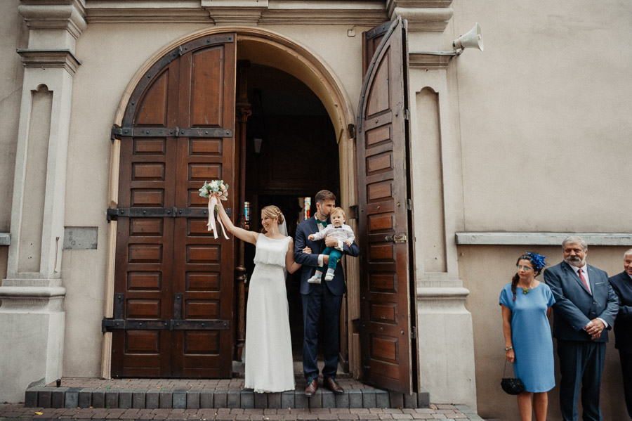 Wyjście z kościoła, Zdjęcia ślubne Olkusz, Fotograf na wesele