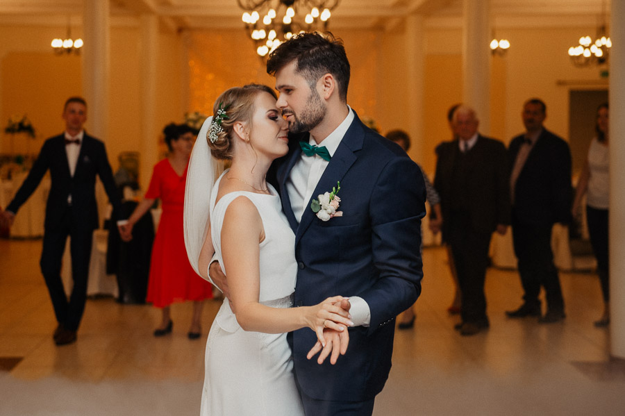 Romantyczny taniec na weselu, Najlepszy fotograf ślubny Olkusz, Romantyczna sesja Olkusz