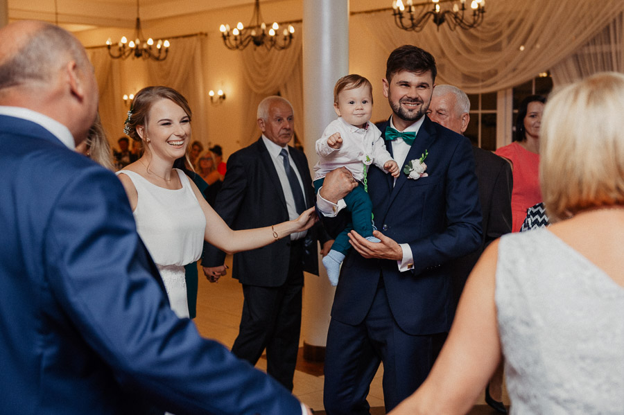 Taniec z rodzicami, Zdjęcia ślubne pozowane, Fotograf Marcin Pluta