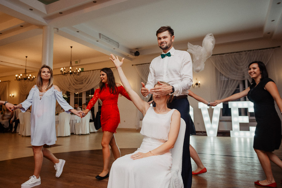 Rzucanie welonu, Fotograf Olkusz, Sfotografowane wesele, Fotograf na ślub