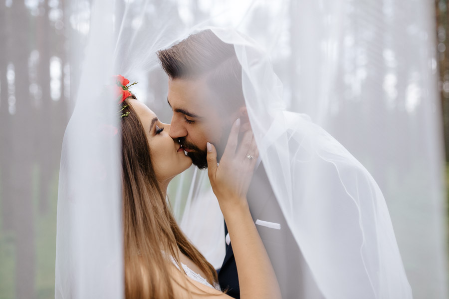 Plener Małopolska - Sfotografowani Marcin Pluta Pocałunek, Fotograf ślubny Małopolska