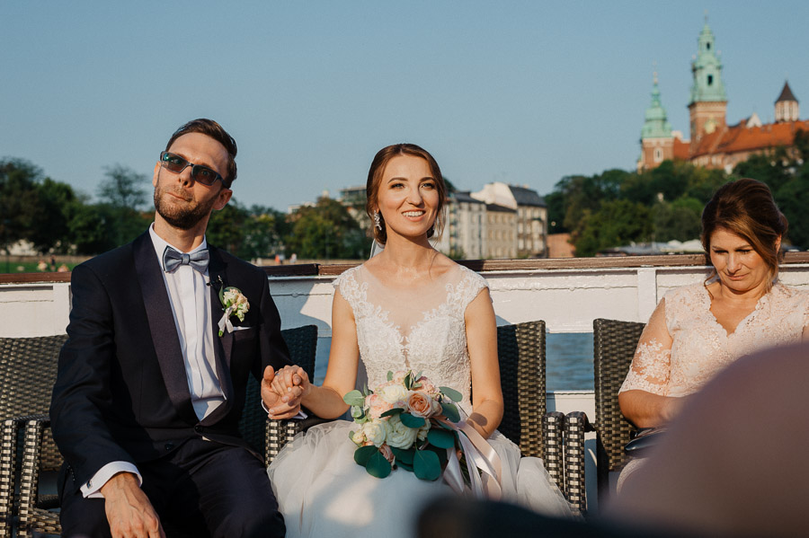 Fotografia Ślubna Kraków - Sfotografowani Marcin Pluta Pan Młody zrobił minę, Zdjęcia ślubne Kraków, Fotograf na wesele