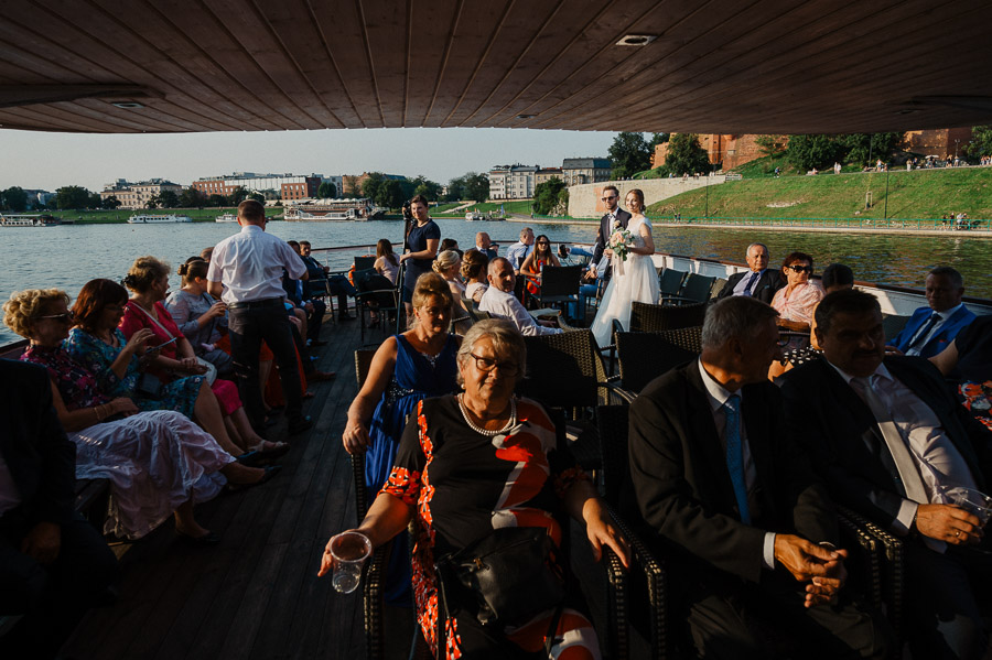 Fotograf ślubny Kraków - Sfotografowani Marcin Pluta Para młoda na statku, Fotografia weselna, Piękne kadry ślubne