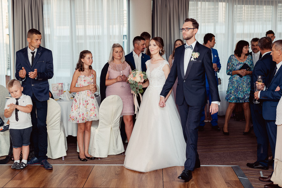 Fotografia Ślubna Kraków - Sfotografowani Marcin Pluta Qubus Hotel Kraków, Wejście na salę, Zdjęcia z wesela Kraków, Zdjęcia ze ślubu Kraków