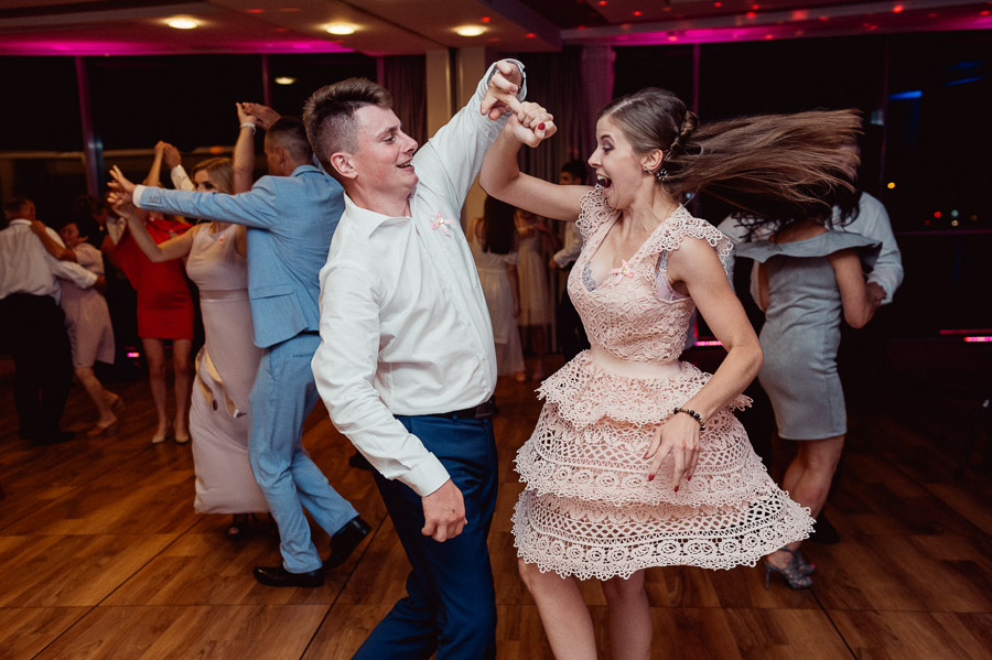 Fotograf ślubny Kraków - Sfotografowani Marcin Pluta Szalona zabawa, Sesja weselna Kraków, Fotograf ślubny Sfotografowani