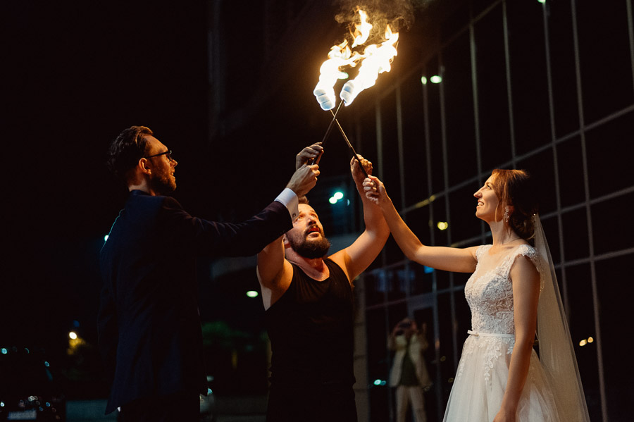 Fotograf ślubny Kraków - Sfotografowani Marcin Pluta Para Młoda i pochodnie, Fotografia ślubna blog, Fotografia ślubna cennik