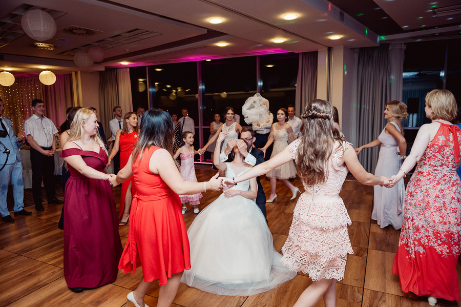 Fotograf ślubny Kraków - Sfotografowani Marcin Pluta Oczepiny w Qubus Hotel Kraków, Dobry fotograf na ślub, Najlepszy fotograf ślubny Kraków