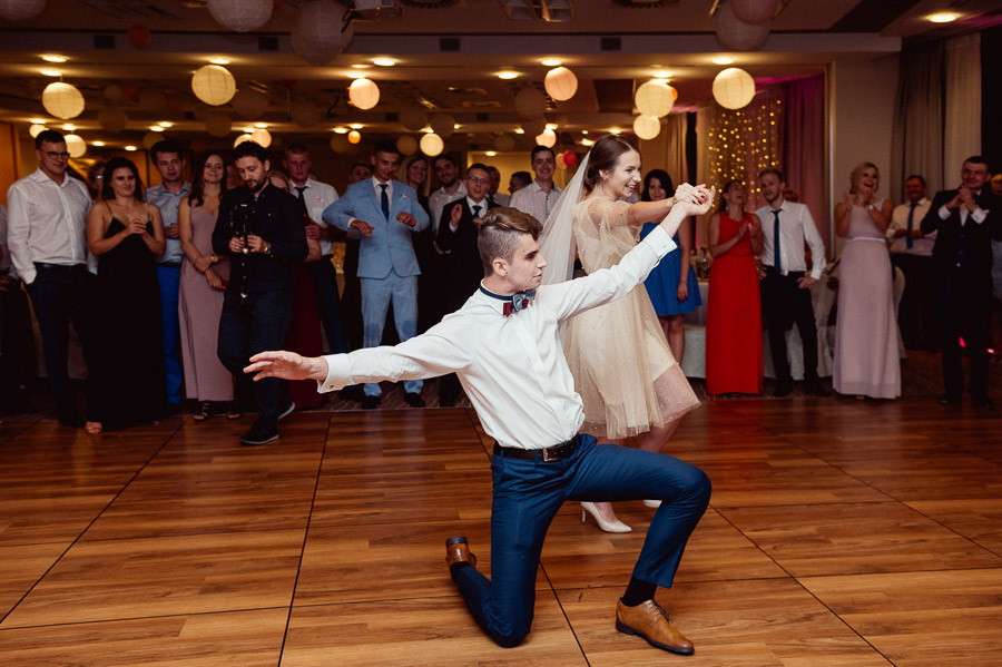 Fotograf ślubny Kraków - Sfotografowani Marcin Pluta Taniec na oczepinach, Fotograf ślubny Kraków, Zdjęcie ze ślubu
