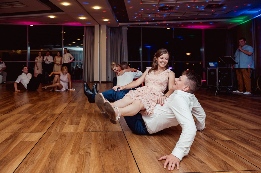 Fotograf ślubny Kraków - Sfotografowani Marcin Pluta Zabawa weselna, Romantyczna i naturalna fotografia ślubna, Fotograf na wesele,