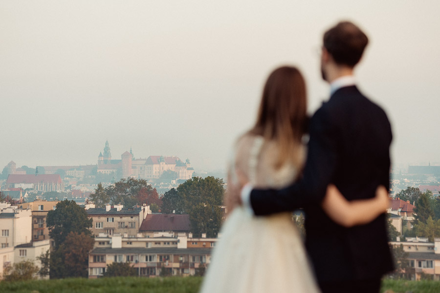 Fotograf ślubny Kraków - Sfotografowani Marcin Pluta Kopiec Krakusa widok na Kraków, Plener ślubny, Naturalna fotografia ślubna