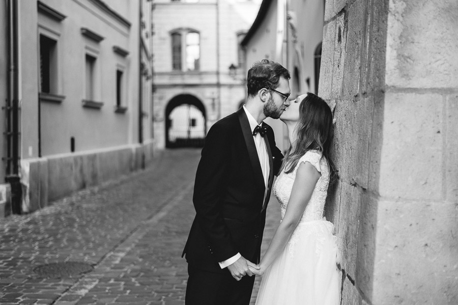 Fotograf ślubny Kraków - Sfotografowani Marcin Pluta Uliczki w Krakowie sesja plenerowa, Piękne światło na zdjęciach ślubnych, Fotografia ślubna plenerowa