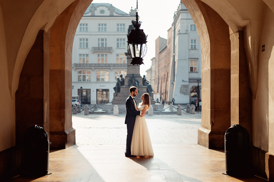 Fotograf ślubny Kraków - Sfotografowani Marcin Pluta Sukiennice w Krakowie plener ślubny, Urokliwy plener ślubny, Romantyczna sesja ślubna