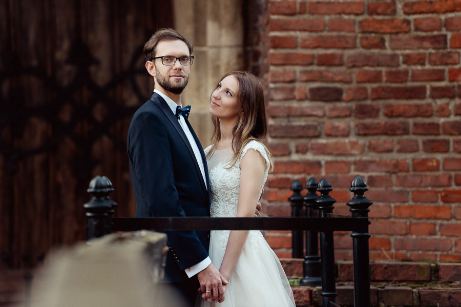 Fotograf ślubny Kraków - Sfotografowani Marcin Pluta Plener ślubny mury, Romantyczna sesja weselna, Sesja ślubna Kraków