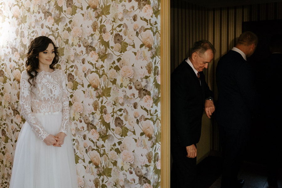 Oczekiwanie na Pana Młodego, Fotografia ślubna, Ulotne chwile w dniu ślubu