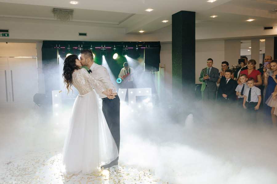 Pocałunek, Pierwszy taniec, Fotografia ślubna, Zdjęcia z wesela ślaskie