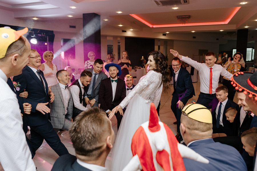 Szaleństwa pary Młodej, Fotograf ślubny daje radę, Naturalny reportaż zdjęciowy