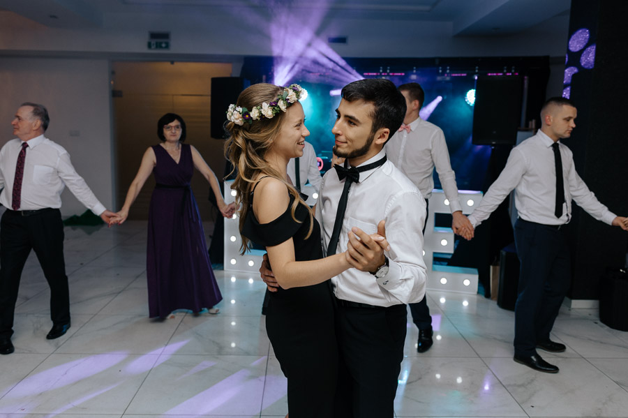 Taniec weselny po oczepinach, Reportaż ślubny z wesela
