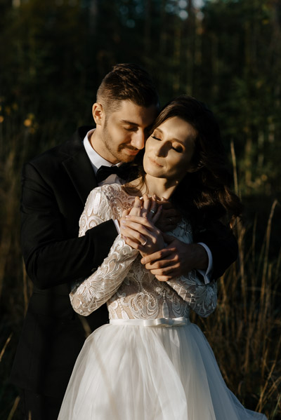 Piękne światło na zdjęciach ślubnych, Fotografia ślubna plenerowa