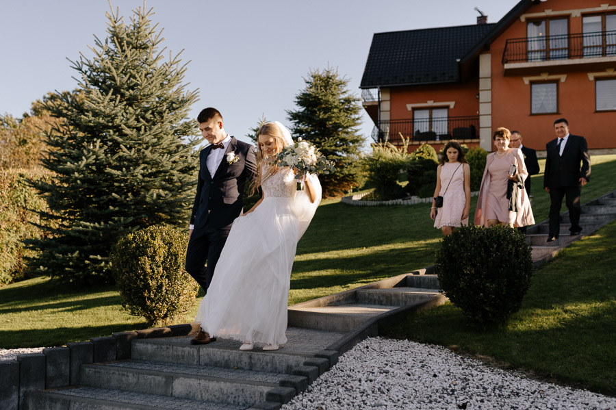 Wyjście z domu przed ślubem, Profesjonalna Fotografia ślubna, Doskonały Fotograf ślubny