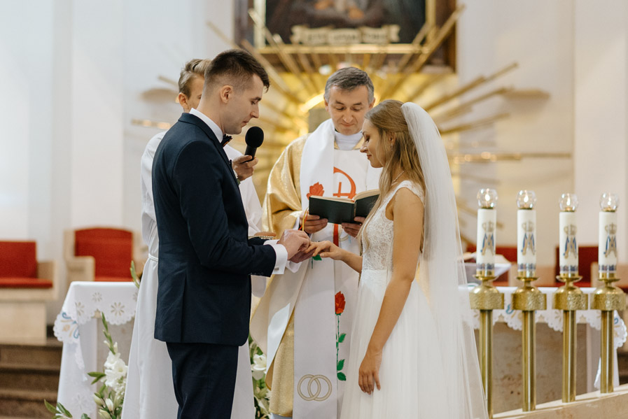 Fotografia Ślubna Kraków - Sfotografowani Marcin Pluta Zakładanie obrączek, Romantyczny Ślub, Najlepszy fotograf ślubny
