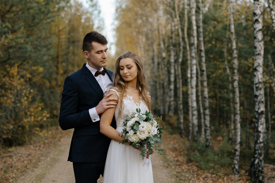 Fotografia Ślubna Kraków - Sfotografowani Marcin Pluta Para Młoda w lesie, Fotografia Pary Młodej w plenerze, Sesja sensualna