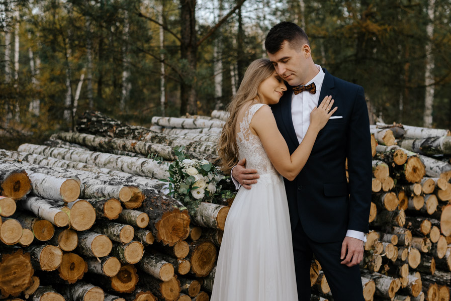 Fotograf ślubny Kraków - Sfotografowani Marcin Pluta Wtulona Para Młoda, Fotografia plenerowa, Zdjęcia ślubne plenerowe Kraków