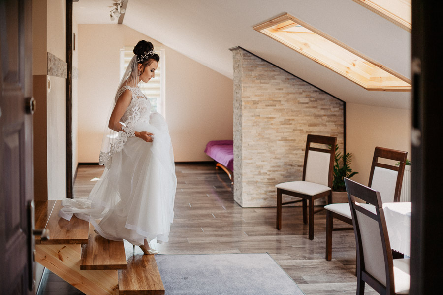 Fotograf ślubny Olkusz - Sfotografowani Marcin Pluta Wyjście Pani Młodej, Fotografia ślubna Olkusz, Olkusz zdjęcia ślubne