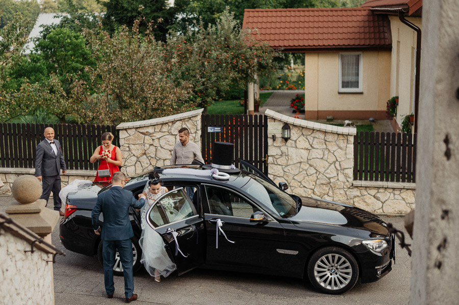 Fotograf ślubny Olkusz - Sfotografowani Marcin Pluta Przyjazd do kościoła, Dobry fotograf ślubny Olkusz, Fotografia okolicznościowa