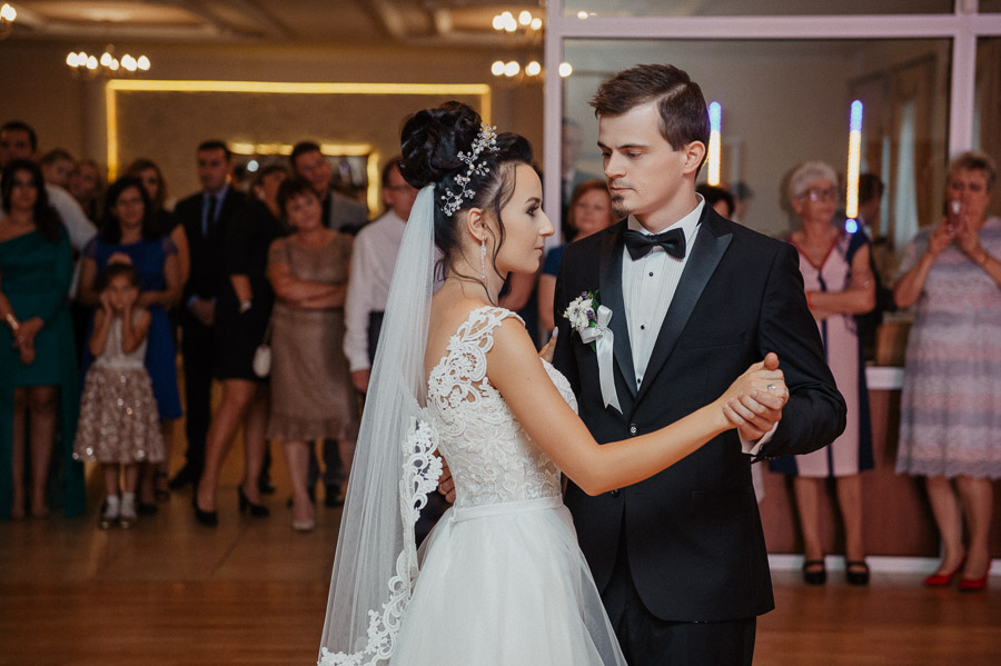 Fotograf ślubny Olkusz - Sfotografowani Marcin Pluta Pierwszy taniec Szlachecki Dwór w Sieciechowicach, Fotografia ślubna Olkusz, Reportaż zdjęciowy Olkusz
