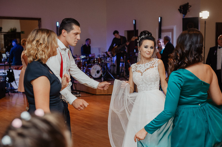 Fotografia Ślubna Olkusz - Sfotografowani Marcin Pluta Zabawa weselna, Naturalna fotografia ślubna, Fotograf na wesele